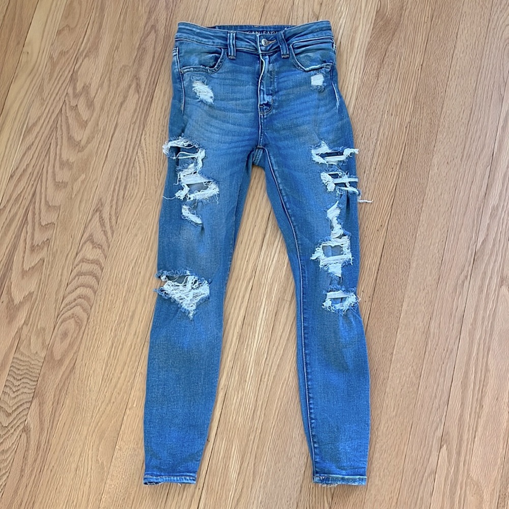 American Eagle Women’s High Rise Ripped Skinny Jeans